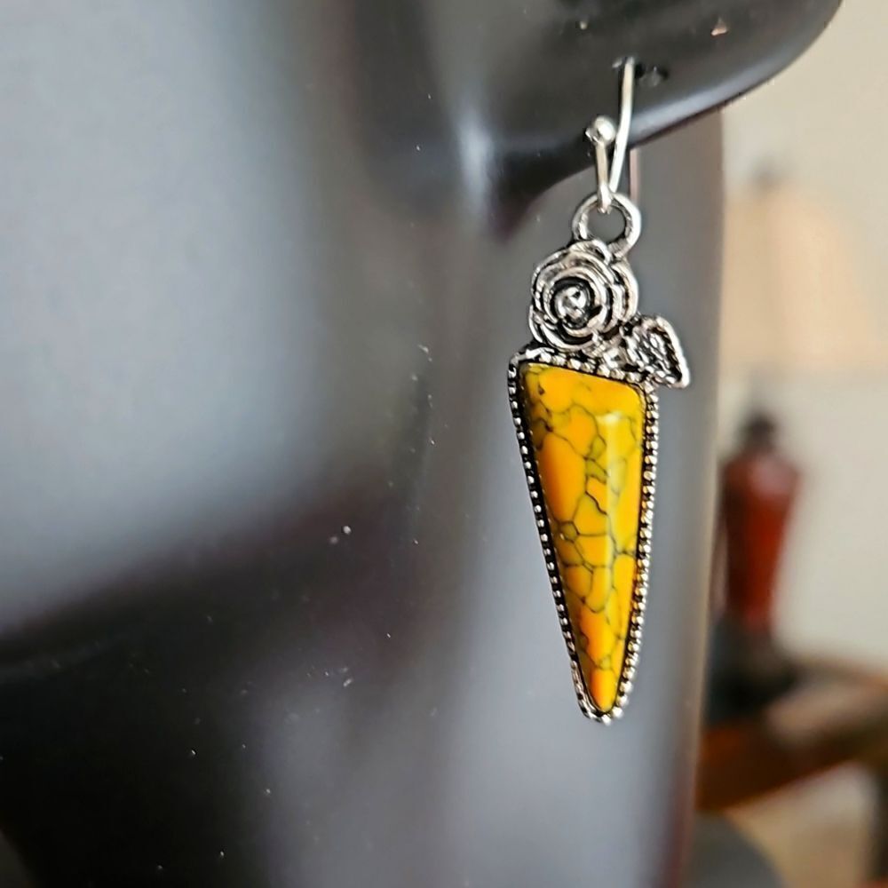 NWOT  Boho yellow stone drop earrings